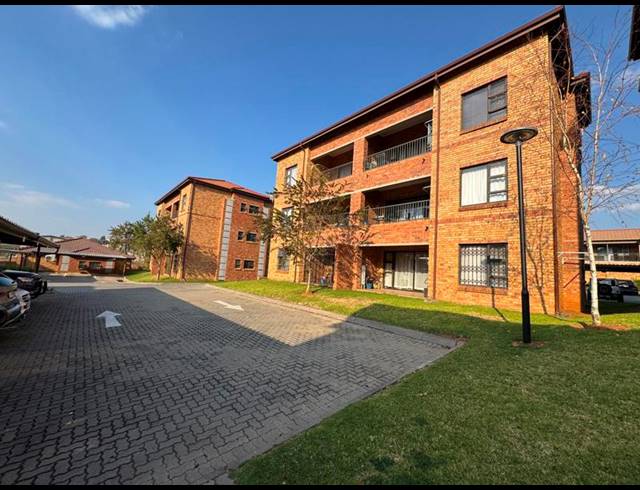 2 BEDROOM APARTMENT FOR SALE IN WILGEHEUWEL